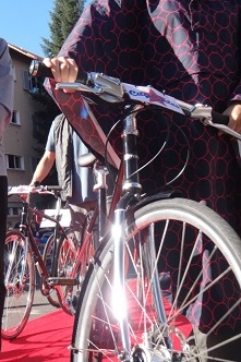 City Cycles mit neu lanciertem Regenponcho Foto Anita Kaderli
